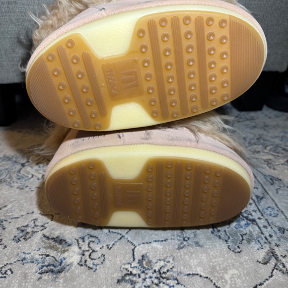 Moon Boot Icon Yeti Pale Pink Faux Fur Boots - Picture 13 of 14